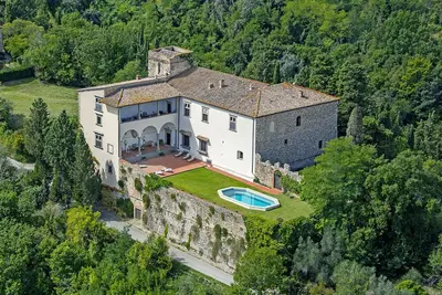 Image de Au coeur de la Toscane, dans le Chianti, une authentique Chateau de la Renaissance avec piscine
