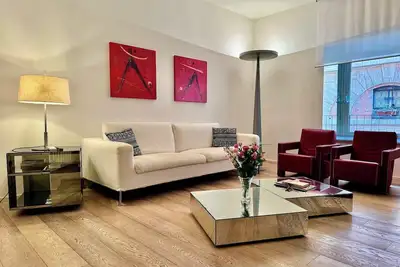 Image de Appartement au design contemporain dans un immeuble historique à deux pas de la Piazza di Spagna