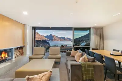 Top of the Lake | Central Location | Spa pool