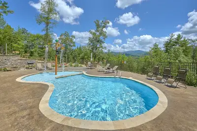 Image de Luxury cabin in Pigeon Forge, Hot Tub and Mountain View, Gameroom