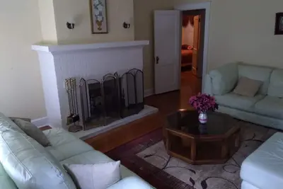 Image de Elegant home away from home for the entire family! Whole home!