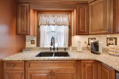 Image de Three Bears Cabin in the Heart of Lake Harmony!