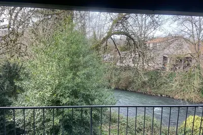 Image de Large Upstairs 2 Bed 2 Bath condo Creek View!