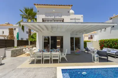 The Ultimate Guide to Renting Your Luxury 3 Bedroom Villa close to the Beach, Protaras Villa 1461
