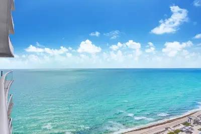 Image de Two Bedroom Ocean Escape with Balcony and Views