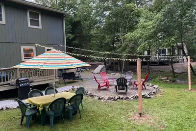 Image de Short walk to Lake Harmony, Located on Split Rock Property