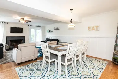 Image de Updated Condo | Short Stroll To Vb Boardwalk