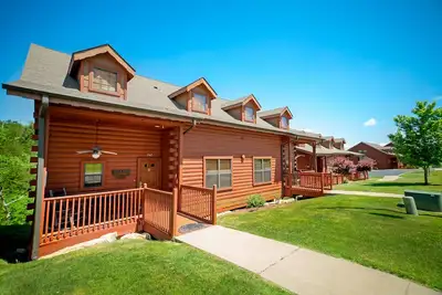 Image de Lovely Cabin in the Heart of Branson! Gas Fireplace & Jetted Tub, Ticket/Golf Discounts