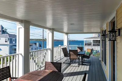 Image de Dog-friendly, Oceanview Classic Maine Beach Cottage near Short Sands