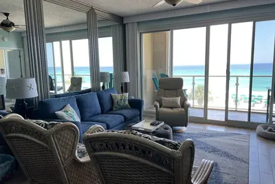 Image de Sterling Sands 313 - On the Beach! Updated 2b/2b w/Pool/Hot Tub/Covered Parking