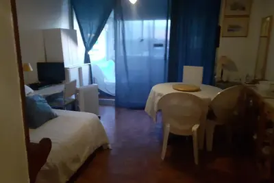 Image de Studio avec une vue imprenable sur le Port