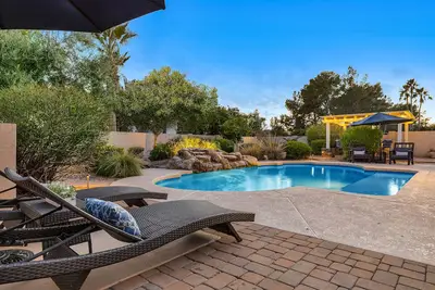 Image de Gorgeous home with private pool, outdoor Tv, bikes, foosball, jetted tub, & W/D