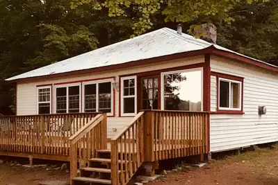 Image de Cottage on Horseshoe Lake, Minden, level lot, south facing, sandy beach