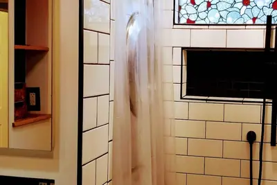 Image de Cottage by Lady Bird Lake and Trail