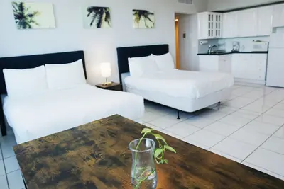 Image de Castle 705 Corner Apartment with Free Parking, Gym, Pool, Tennis and Direct Beach Access!