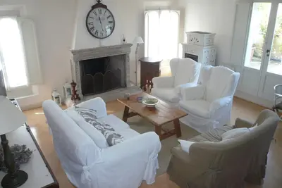 Image de Apartment in farmhouse surrounded by greenery, central location