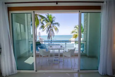 Image de Caribbean beachfront condo with great sea views, steps from shops\/restaurants