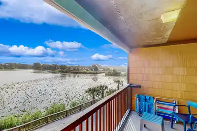 Image de Lovely second-floor condo w/beach access & shared outdoor pool