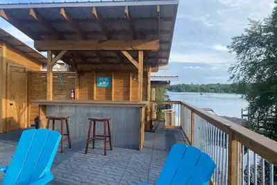 Image de Torch Lake Sandbar Directly Across The Street With Outdoor Dock Slip Unit B