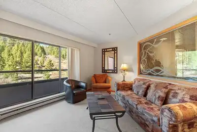 Image de Best Of Summit 2025 Winner for Best Lodging Hotel! Cozy Ski-In/Ski Condo with Ki