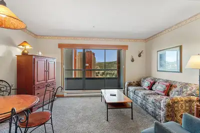 Image de Best Of Summit 2025 Winner for Best Lodging Hotel! Ski-In/Ski-Out, Hot Tub Acces