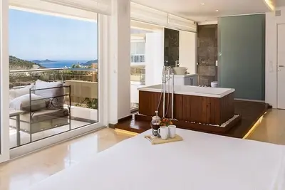 Image de Luxury 6 Bedroom Villa, Private Pool & Enclosed Garden