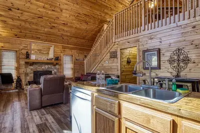 Image de Douglas Lake Cabin Rental-Access to Boat Launch-Pool Table-Internet-Hot Tub
