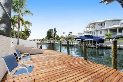 Image de Riverfront home with screened private pool, outdoor kitchen, & water access