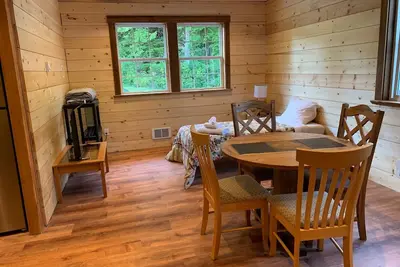 Image de Large 1 bedroom suite close to beaches, trails with 4 beds