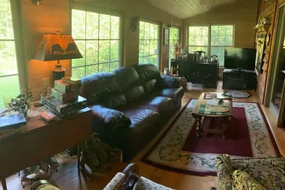 Image de Cabin hidden in the woods 2 miles off I77 by Oh Wv border