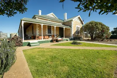 Image de Beautiful Large Farm House