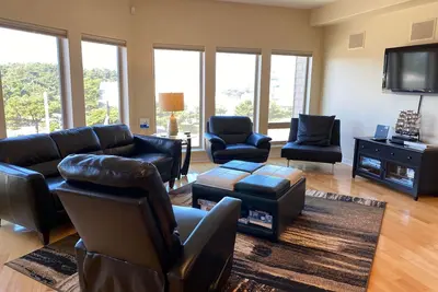 Image de Ultra Modern Condo located in the Heart of Yachats! Walk to everything!