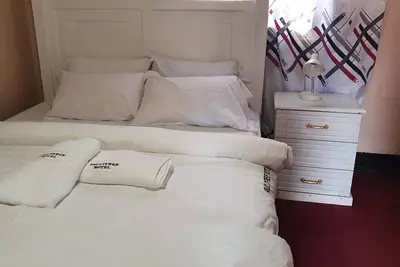 Image de Welcome to Faultfree Safari Motel