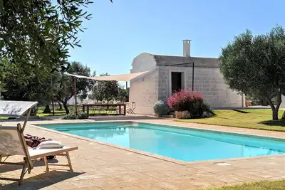Image de Trullo Don Mino, près d'Alberobello et de Locorotondo, piscine privée