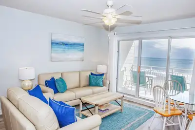 Image de 2-level Ocean Front, 3 bedroom / 2. 5 bathroom  / 3 private balconies
