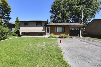 Image de Family and Friend Gateway to Sunshine city