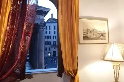 Image de The ancient residence with a splendid view of the Pantheon