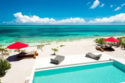 Image de Stunning 2 bedroom contemporary villa located on Grace Bay Providenciales