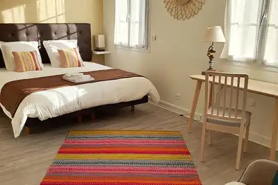 Image de La Marina-Center-Parking-Station to Paris\nChambre Belle Ile