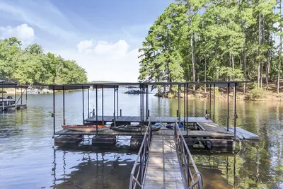 Image de Bring The Boat! 4/4 Home on Lake Hartwell, private Dock included and Hot Tub! ! ! !