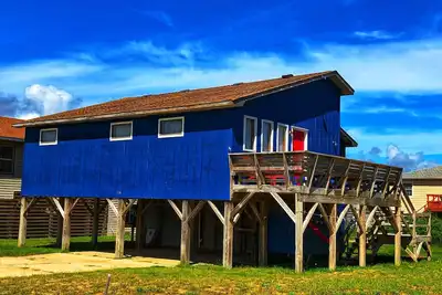560 ft 2 Beach - Labor Day, King Bed - Dogs, Surfing, Deck - Fireplaces - Keurig
