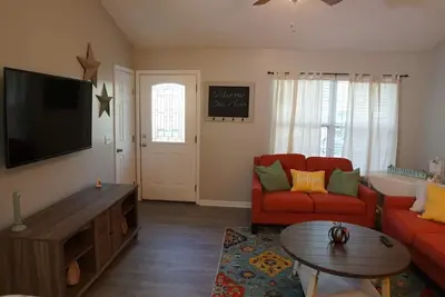 Image de Cozy Charming Country  Farm Home