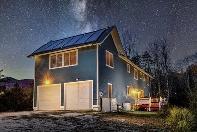 Image de Secluded 5k Sq Ft Retreat: Sauna, Hot Tub & Games