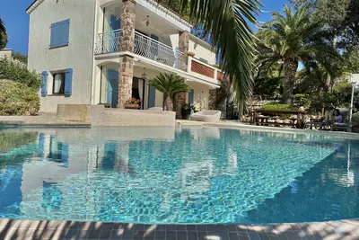 Image de Magnifique villa, très jolie vue, grande piscine et jaccuzi - baie de St Tropez