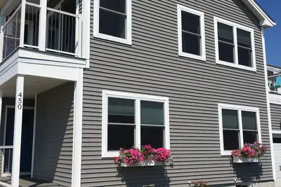 Image de New home across from beach