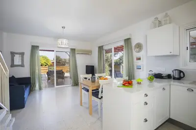 Image de The Secret to Enjoying Your 5 Star Villa close to the Beach, Larnaca Villa 1389