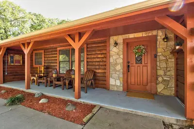 Image de Spacious Log Cabin For Your Entire family!