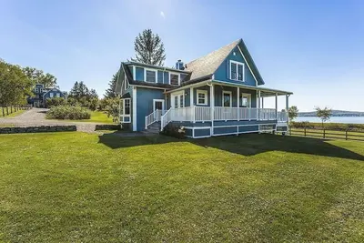 Image de Charmant chalet à 3 chambres sur le bord du Lac-Brome