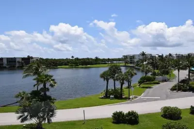 Image de Intracoastal and Golf Views from the top floor