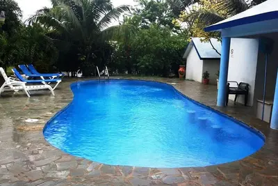 Image de Guest-friendly apt near clubs and beaches, pool\/Wi-Fi\/cable Tv\/parking